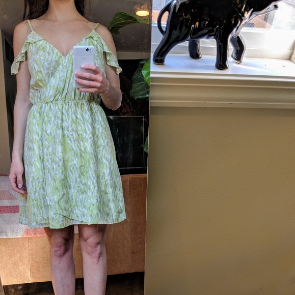 BCBG boho flutter sleeve dress - Picture 4 of 4